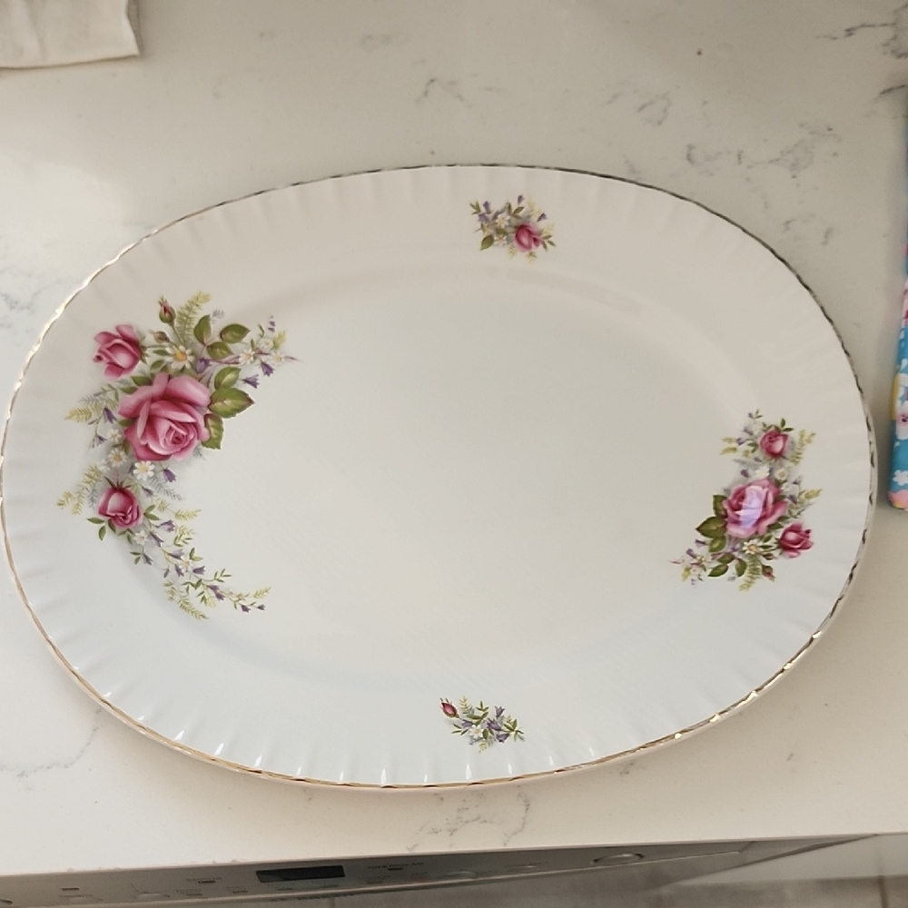 Elegant Rose-Embellished Oval Platter